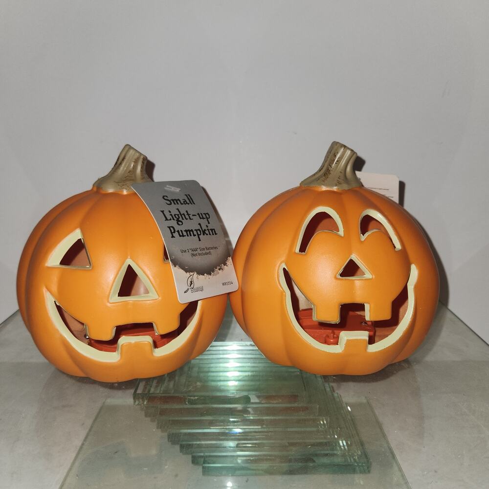 NWT Set of 2 Light Up Jack-O-Lanterns Halloween
